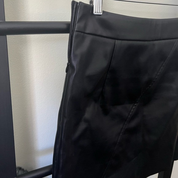 Slit Leather Skirt (M) - Picture 5 of 5